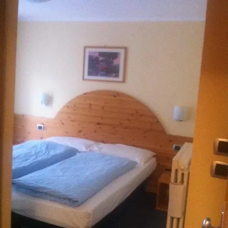 Hotel Croce Bianca 3*